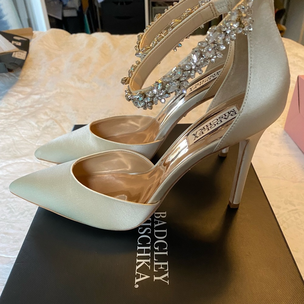 Badgley Mischka Evie heels - Sz 9 NEW